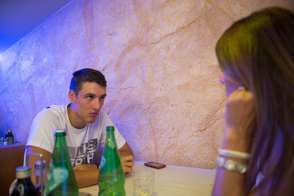 iUser_10\webG_People\mi casa tu casa\001.jpg